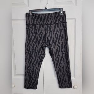 Zyia Gray Sketch Light and Tight High Rise Capri 20'